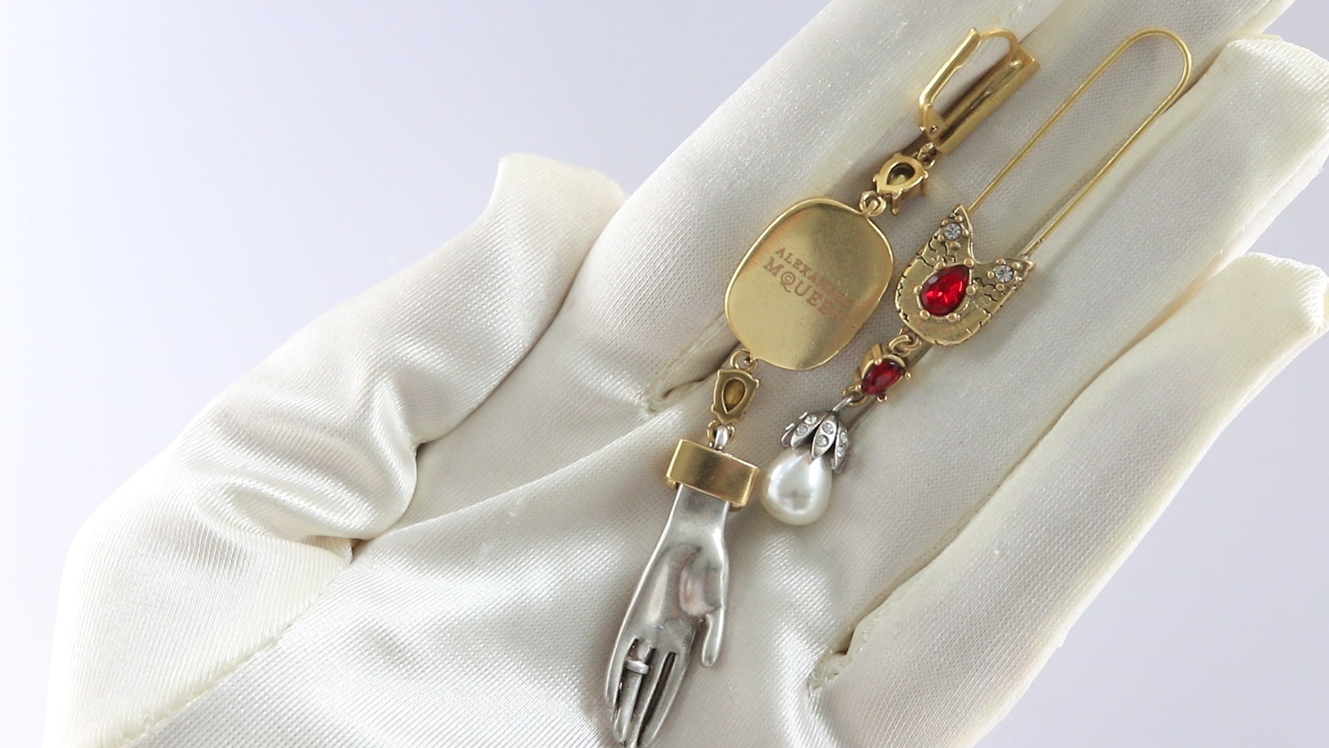 Pre-Owned Alexander McQueen Drop Earrings – Là Lobe