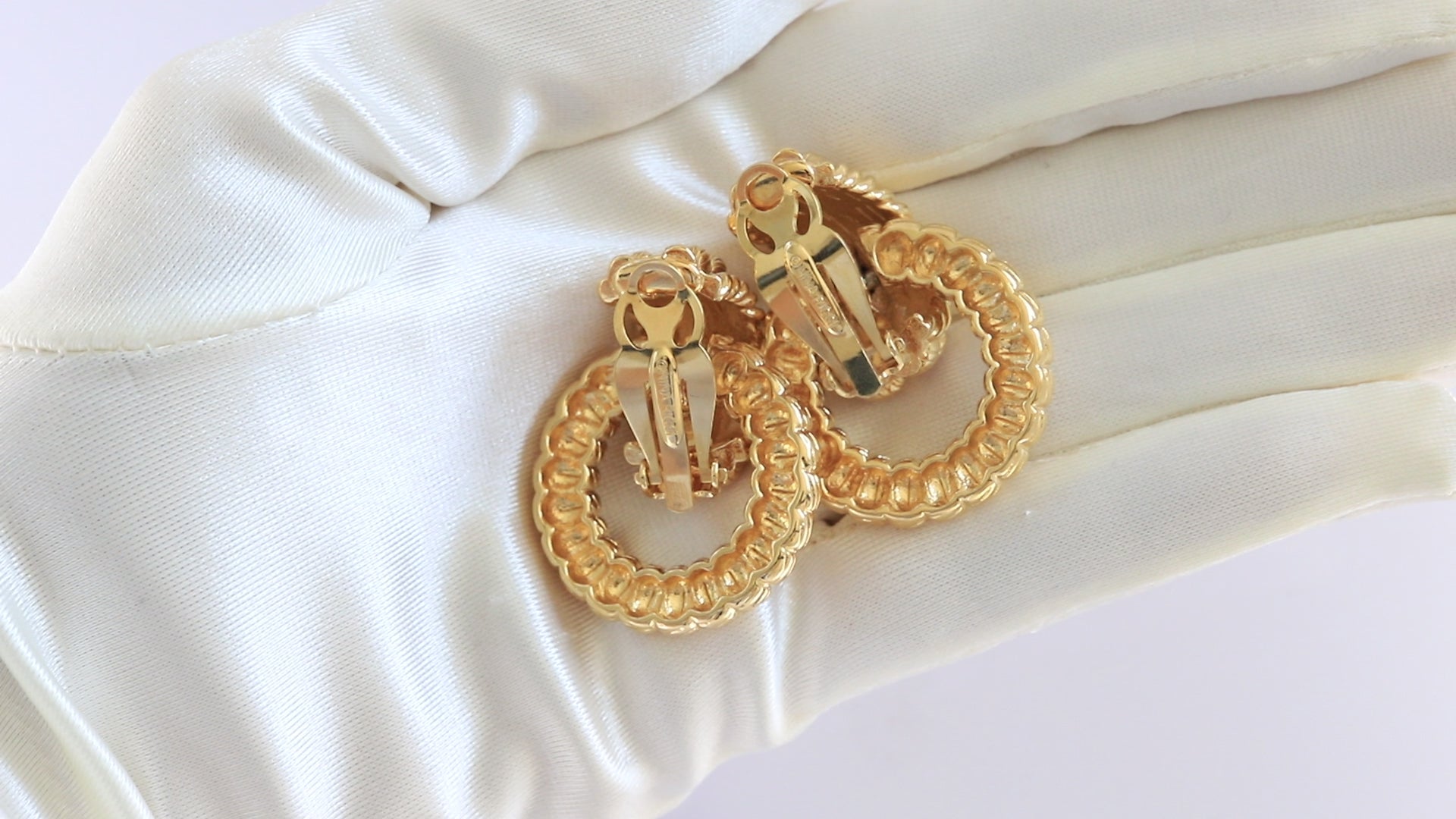Vintage Nina Ricci Clip-On Earrings – Là Lobe